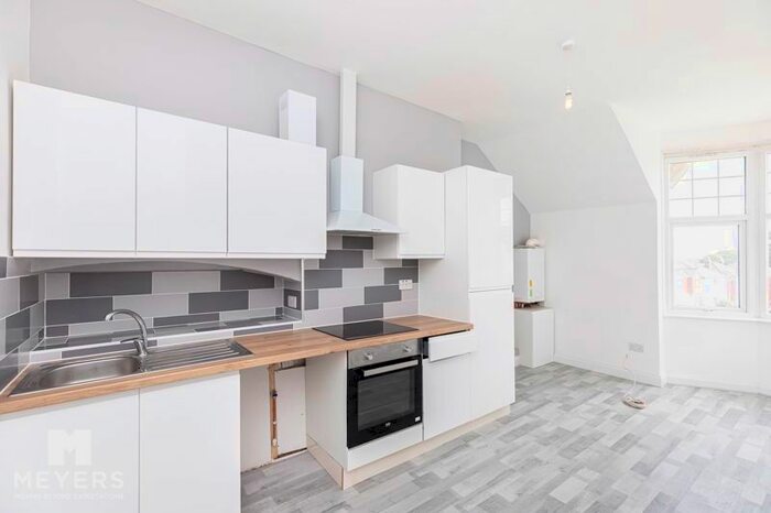 2 Bedroom Flat To Rent In Southbourne Grove, Southbourne, BH6