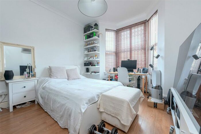 2 Bedroom Flat To Rent In Belton Road, Willesden Green, London NW2