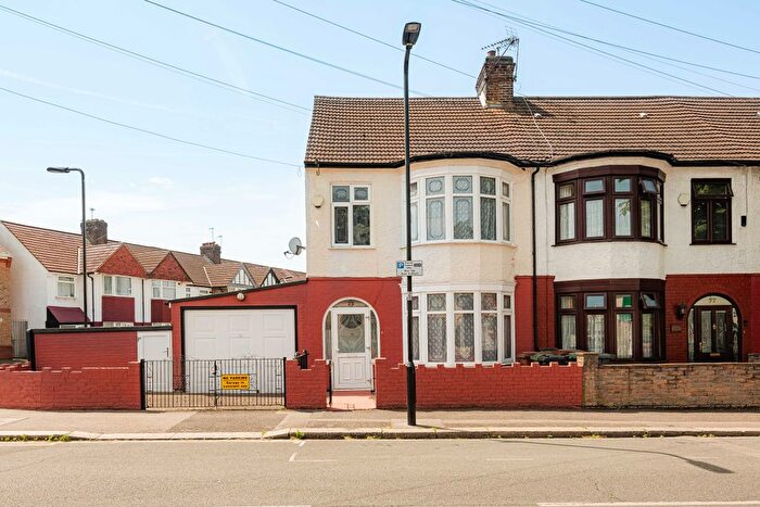 3 Bedroom Semi Detached House To Rent In Norlington Road, Leyton, E10