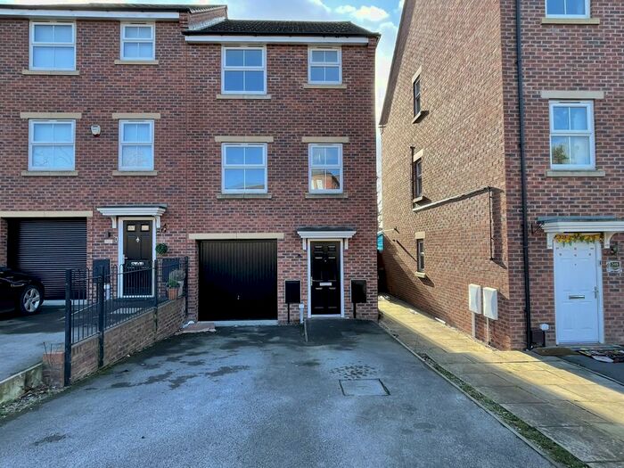 4 Bedroom Semi-Detached House To Rent In Herongate Road, Leicester, Leicester, LE5