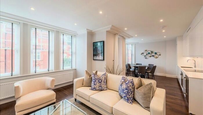 3 Bedroom Flat To Rent In Hamlet Gardens, Ravenscourt Park, London, W6