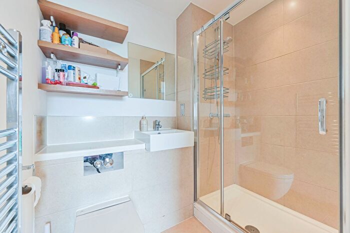 2 Bedroom Flat For Sale In Derry Court, Streatham, London, SW16