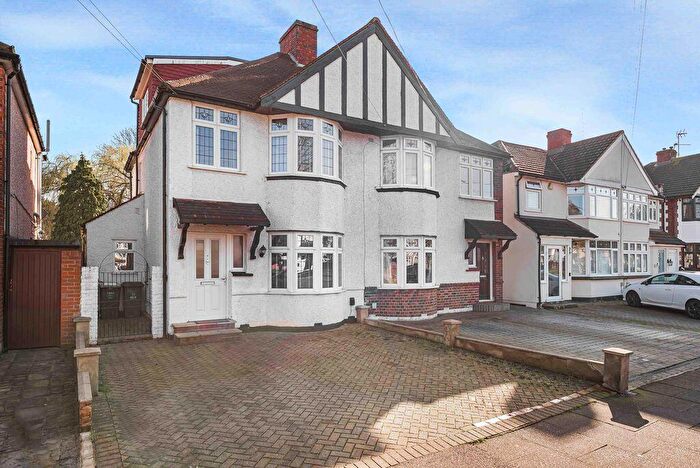 3 Bedroom Semi Detached House For Sale In Willersley Avenue, Sidcup, DA15