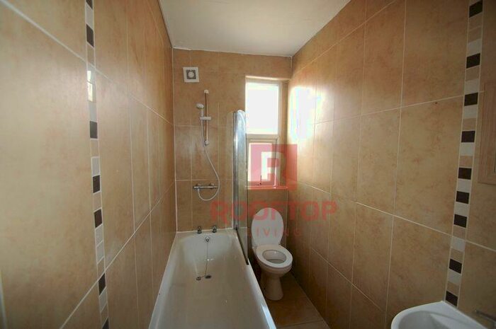 6 Bedroom House To Rent In Hessle Place, Leeds, LS6