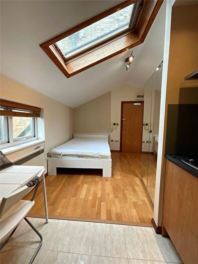 Apartment To Rent In Foulden Road, Stoke Newington, London, N16