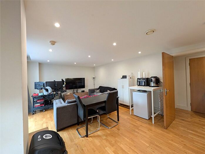 2 Bedroom Flat To Rent In Bunton Street, London, SE18