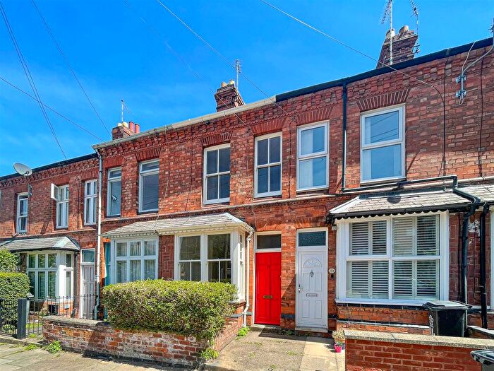 3 Bedroom Terraced House For Sale In St. Leonards Road, Leicester, LE2