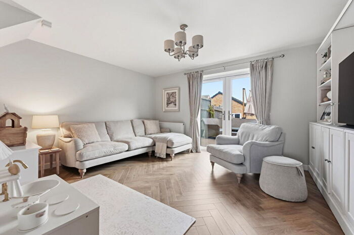 3 Bedroom End Of Terrace House For Sale In Vickers Close, Gedling, Nottingham, NG4