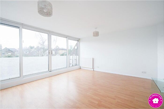 2 Bedroom Apartment To Rent In Cleveland Road, London, E18