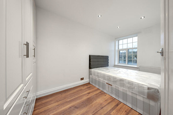 2 Bedroom Apartment To Rent In Belmont Court, Finchley Road, London, NW11