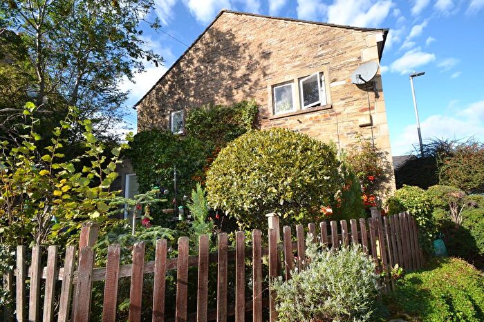 2 Bedroom Cottage For Sale In Stockhill Fold, Apperley Bridge, Bradford, BD10