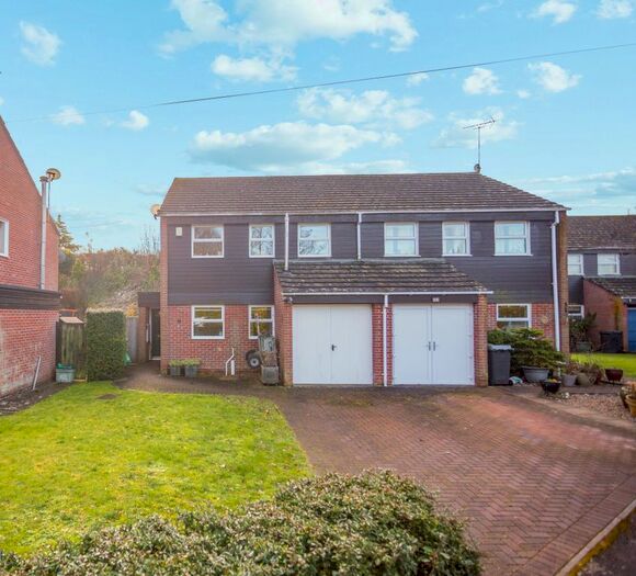 4 Bedroom Semi-Detached House For Sale In Millbank, Kintbury, RG17