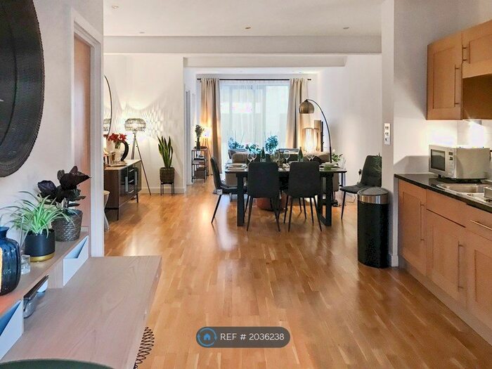 2 Bedroom Flat To Rent In Banister Road, London, W10