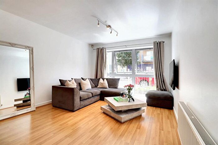 1 Bedroom House To Rent In Merchant Street, London, E3
