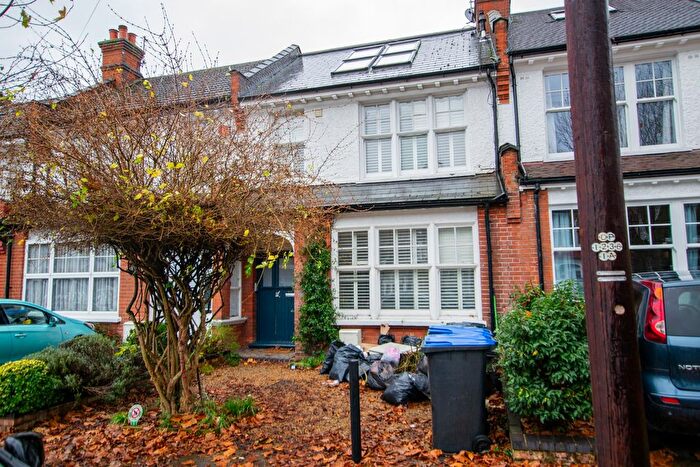 2 Bedroom Flat To Rent In Woodland Way, Southgate, N21