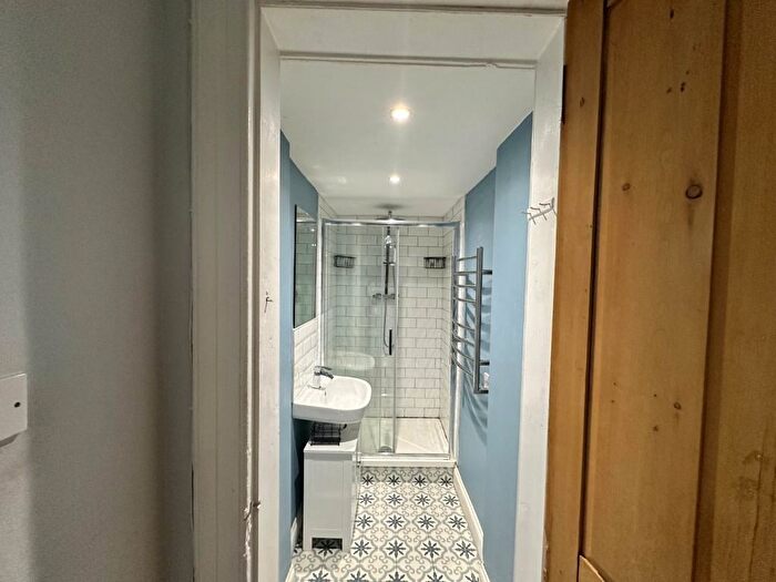 2 Bedroom Flat To Rent In Albert Road, Southside, Glasgow, G42