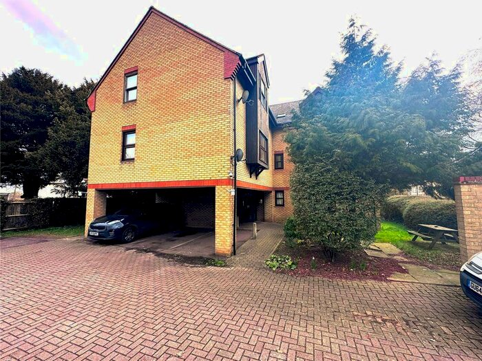 2 Bedroom Flat To Rent In Lawns Court, Royston, Hertfordshire, SG8