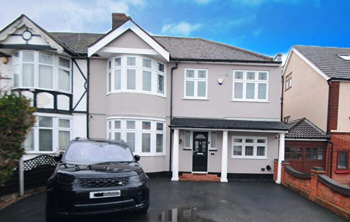 5 Bedroom Semi Detached House For Sale In Connaught Avenue, Grays, RM16