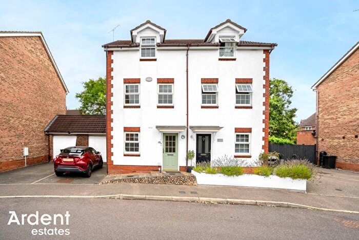 3 Bedroom Semi-Detached House For Sale In Harvest Way, Heybridge, CM9