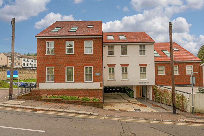 1 Bedroom Apartment To Rent In Hooley Lane, Redhill, RH1