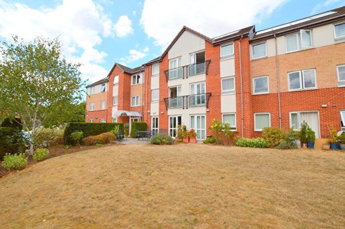 1 Bedroom Flat For Sale In Lucas Gardens, Luton, LU3