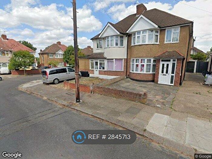 Studio To Rent In Danemead Grove, Northolt, UB5