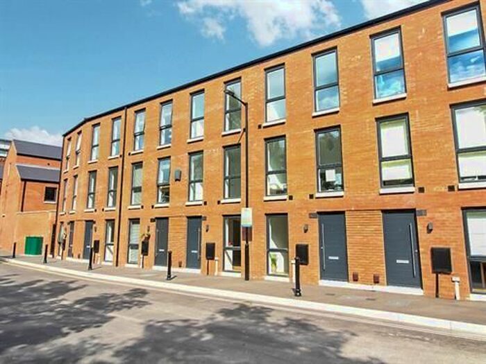 2 Bedroom Town House To Rent In Fairway View, Stockport, SK5