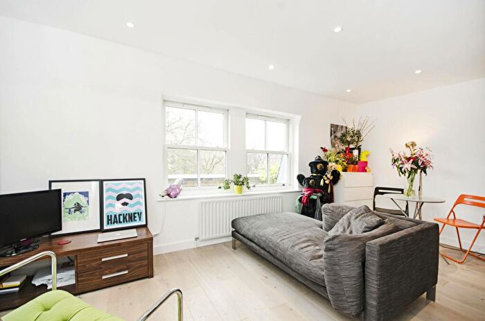 2 Bedroom Flat To Rent In Clapton Square, Hackney, London, E5