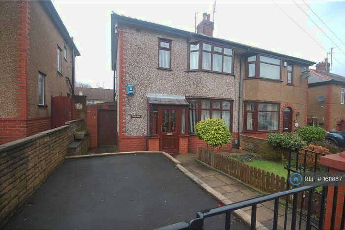 3 Bedroom Semi-Detached House To Rent In Shorrock Lane, Blackburn, BB2
