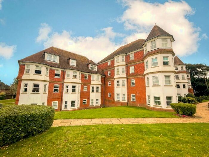 2 Bedroom Flat To Rent In St. Annes Road, Eastbourne, BN21