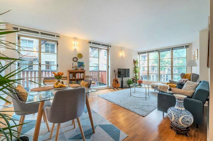 2 Bedroom Flat To Rent In The Circle, Queen Elizabeth Street, London, SE1