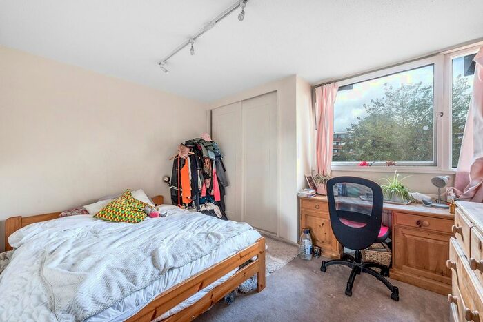 3 Bedroom Flat To Rent In Forsyth House, Tachbrook Street, Pimlico, London, SW1V