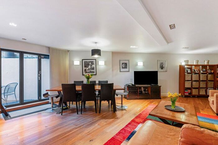 2 Bedroom End Of Terrace House For Sale In Salisbury Mews, London, SW6