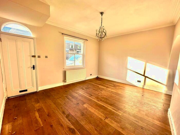 2 Bedroom Cottage To Rent In Avenue Cottages, High Street, NW7