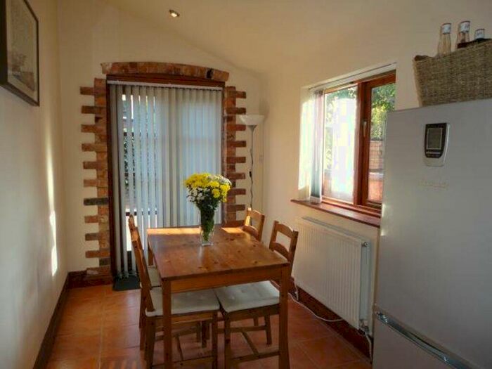 3 Bedroom Terraced House To Rent In Hartopp Road, Leicester, LE2