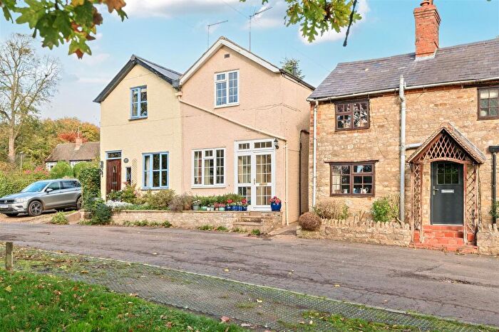 3 Bedroom Cottage For Sale In The Green, Lois Weedon, NN12