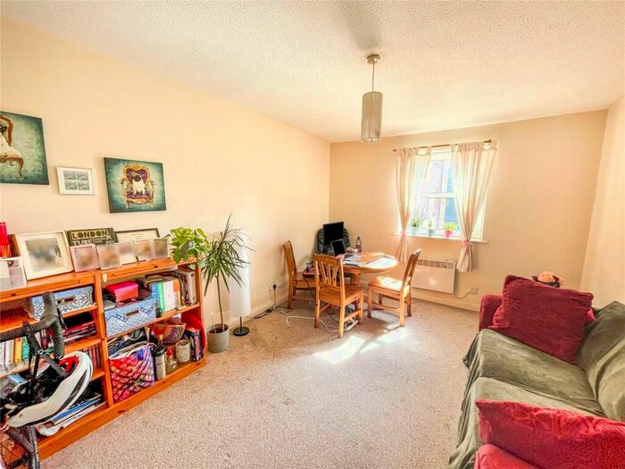 1 Bedroom Apartment To Rent In Hathersage Road, Manchester, Greater Manchester, M13