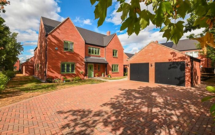 5 Bedroom Detached House For Sale In Meadow Lane, Alrewas, DE13
