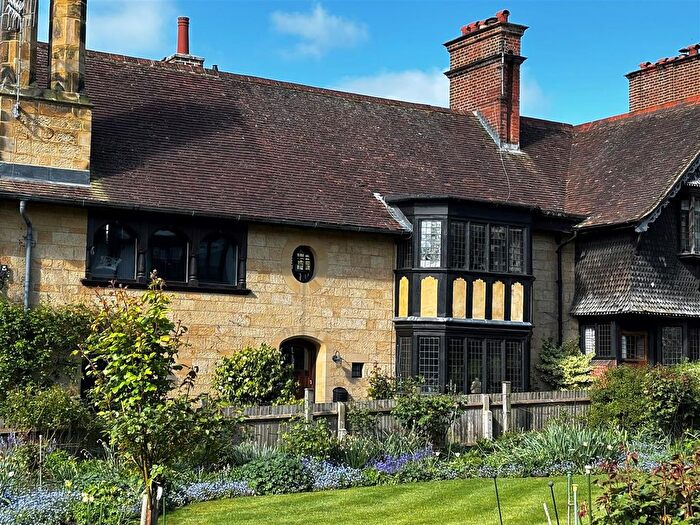 2 Bedroom Property For Sale In The Green, Leigh, Tonbridge, TN11