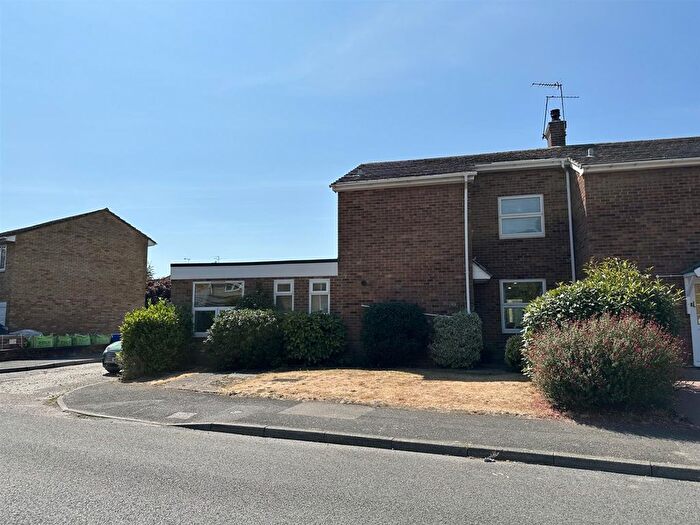 4 Bedroom Semi-Detached House For Sale In Swallow Road, Larkfield, Aylesford, ME20