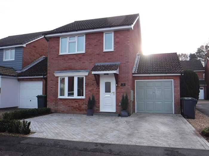 3 Bedroom Semi-Detached House To Rent In Kassel Close, Waterlooville, PO7