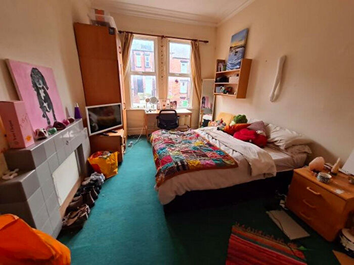 7 Bedroom House To Rent In Brudenell Avenue, Leeds, LS6