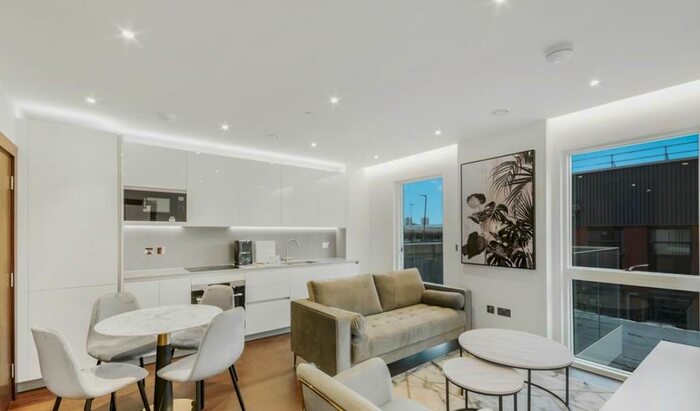 3 Bedroom Flat To Rent In Bolsover Street, Fitzrovia, London, W1W