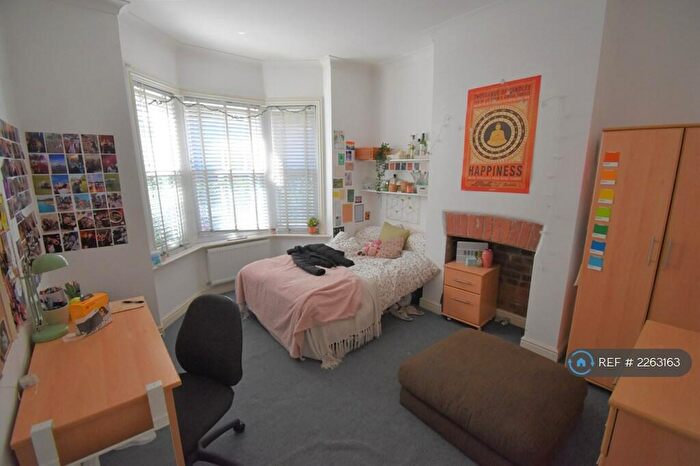 10 Bedroom End Of Terrace House To Rent In London Road, Reading, RG1