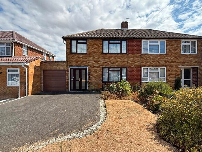 3 Bedroom Semi-Detached House For Sale In Lalleford Road, Luton, LU2