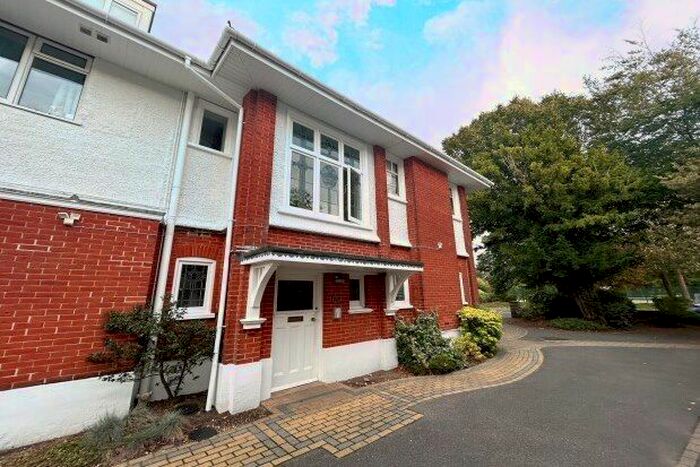 2 Bedroom Flat To Rent In Beechwood Avenue, Bournemouth, BH5