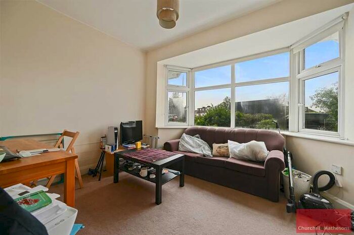 2 Bedroom Flat To Rent In Western Avenue, Acton W3