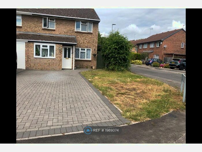 4 Bedroom Semi-Detached House To Rent In Markby Way, Reading, RG6