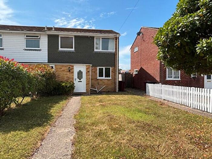 3 Bedroom Semi-Detached House For Sale In Hanover Close, Selsey, PO20