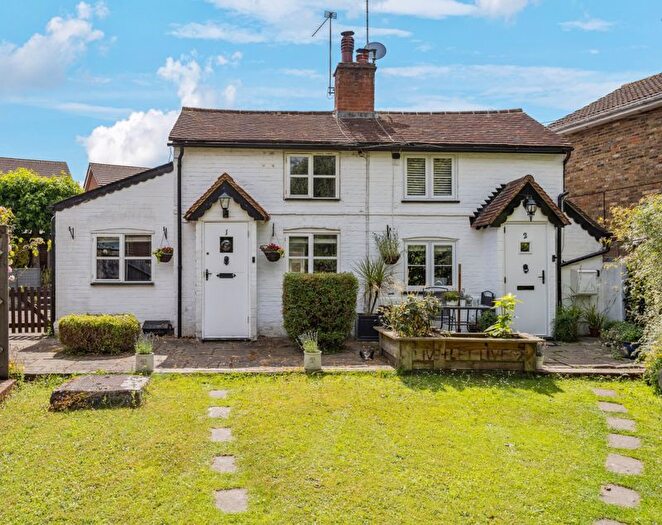 2 Bedroom Semi-detached House For Sale In Booker Common, High Wycombe, HP12